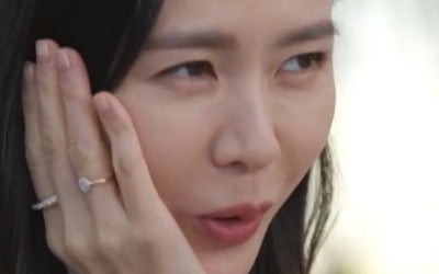 [종합] "♥현빈이 첫사랑" 손예진, 약지 반지 공개…"한 달간 못 자, 도망가고 싶다" ('유퀴즈')