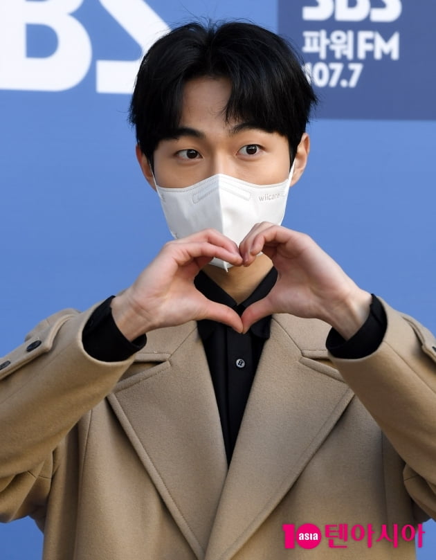 [TEN 포토] 윤찬영 '스윗한 하트'