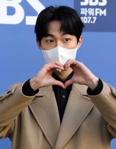 [TEN 포토] 윤찬영 '스윗한 하트'