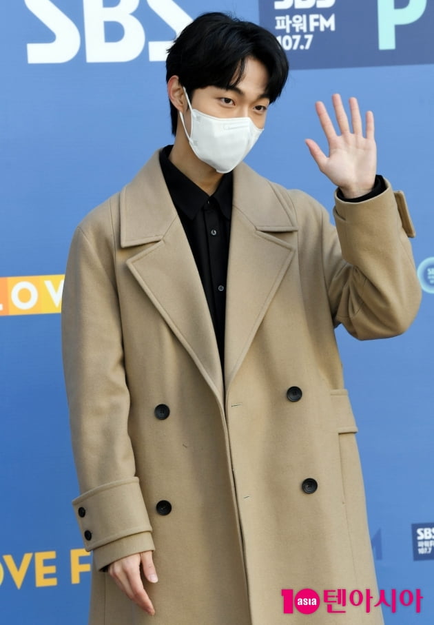 [TEN 포토] 윤찬영 '라디오 왔어요'