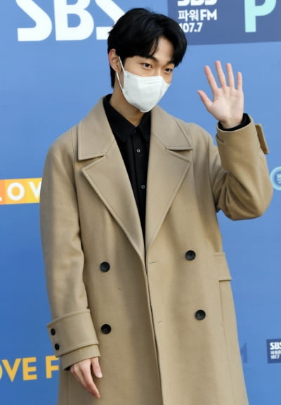 [TEN 포토] 윤찬영 '라디오 왔어요'