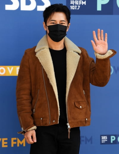 [TEN 포토] 이규형 '라디오 생방으로 만나요'