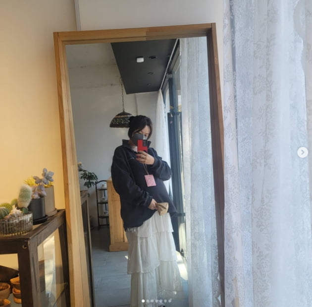 '이영돈♥' 황정음, 출산임박 먹덧 폭발...산책은 덤으로[TEN★]