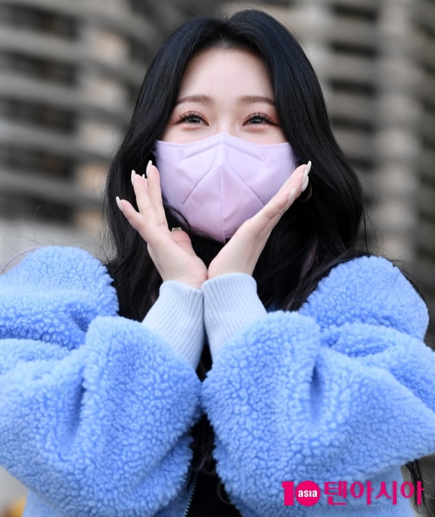 [TEN 포토] 홍지윤 '방송국에 핀 꽃한송이'