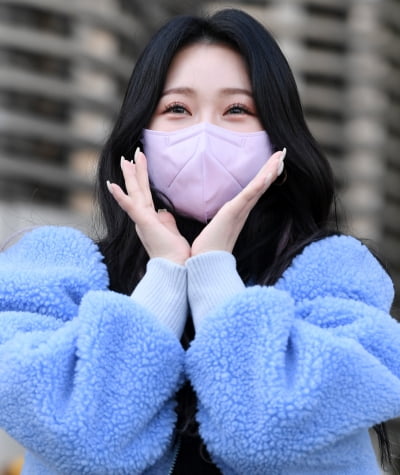 [TEN 포토] 홍지윤 '방송국에 핀 꽃한송이'