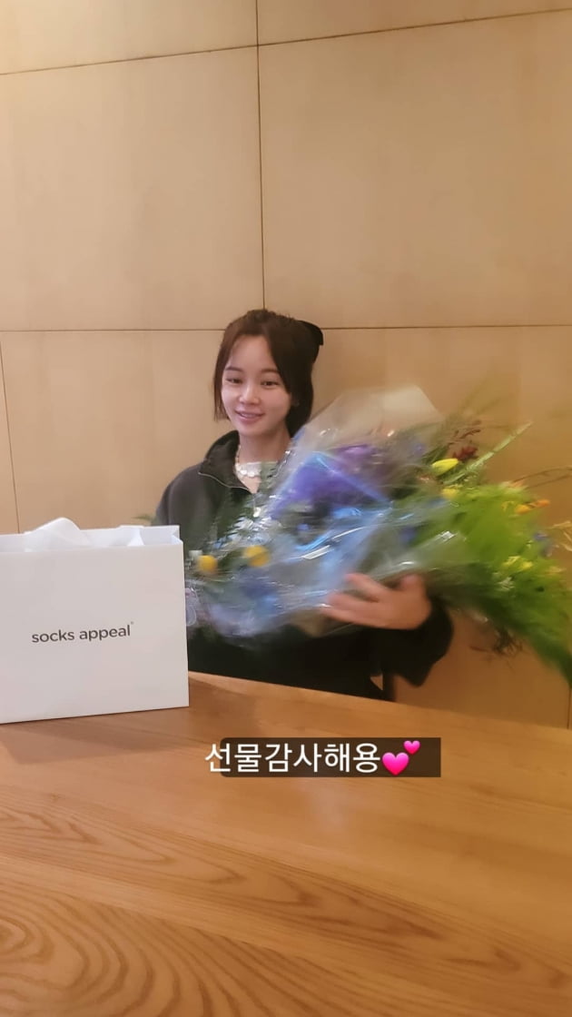 '둘째 임신' 황정음, 오늘도 쏟아지는 선물…미소 떠날 새 없는 임산부 [TEN★]
