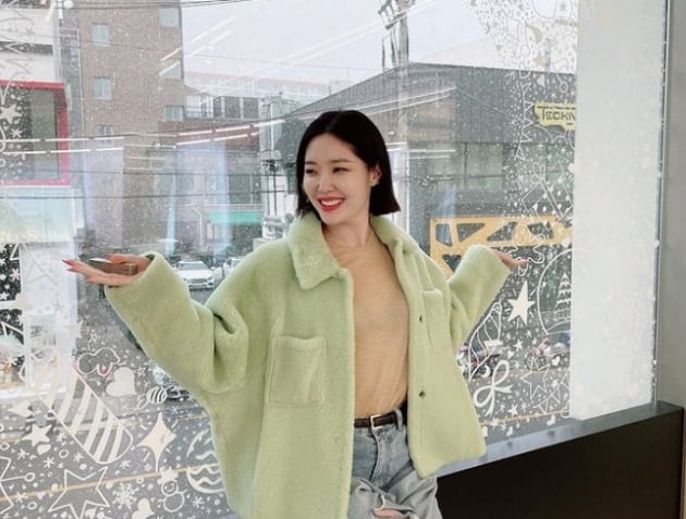 김새롬, 한겨울에 누드톤 시스루 '활짝' [TEN★]