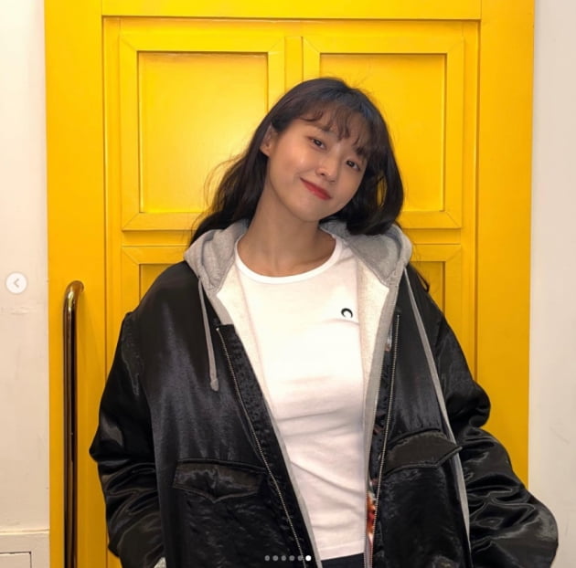 설현, 가죽미니도 청순하게 소화...하이힐 필요없는 완벽 각선미[TEN★]