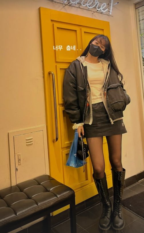 설현, 가죽미니도 청순하게 소화...하이힐 필요없는 완벽 각선미[TEN★]