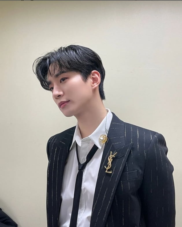 이준호, 턱선으로 종이 벨 듯...만찢남 비주얼에 '심쿵'[TEN★]