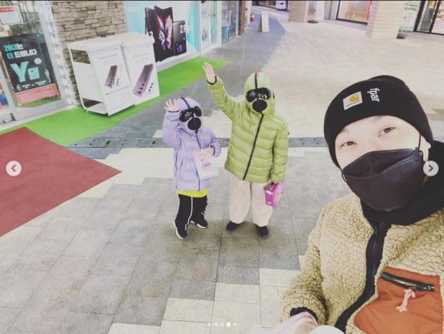 '별♥' 하하, 코로나19 격리 해제 후 두 아들과 외출...행복한 일상[TEN★]