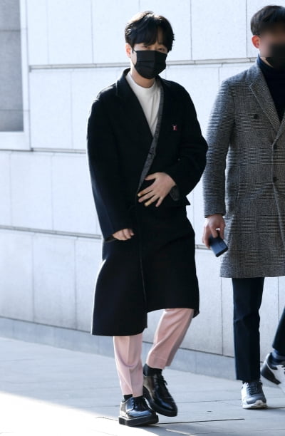 [TEN 포토] 이찬원 '핑크빛 유혹'