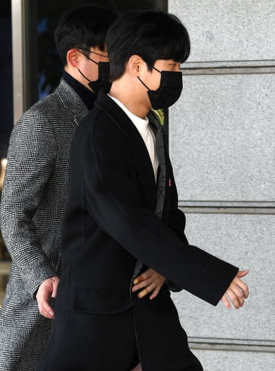 [TEN 포토] 이찬원 '샤프한 옆선'