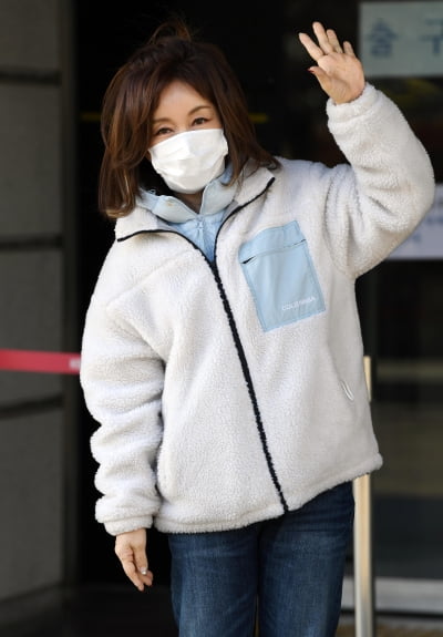 [TEN 포토] 임예진 '편안한 출근길'