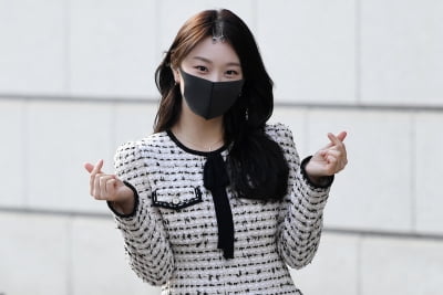 [TEN 포토] 김이경 '머리핀 꽂고 하트'
