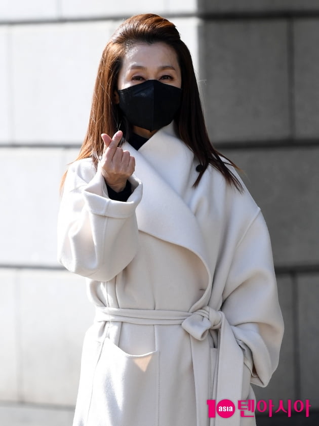 [TEN 포토] 문희경 '우아한 하트'