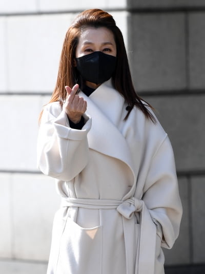 [TEN 포토] 문희경 '우아한 하트'