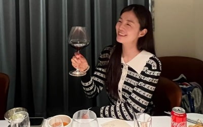 '정조국♥' 김성은 "행복한 저녁" 신사동 레스토랑 큰 테이블이 모자랄 만찬 [TEN★]
