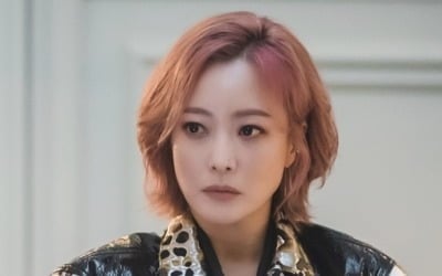 20년 만 핑크로 탈색한 김희선, 여유만만 이수혁 앞 분노('내일')