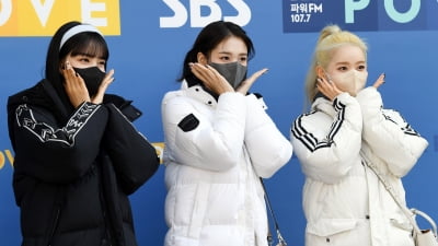 [TEN 포토] 스테이씨 '귀여운 꽃받침'