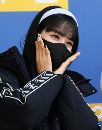 [TEN 포토] 스테이씨 윤 '이쁘단 말로 부족해'