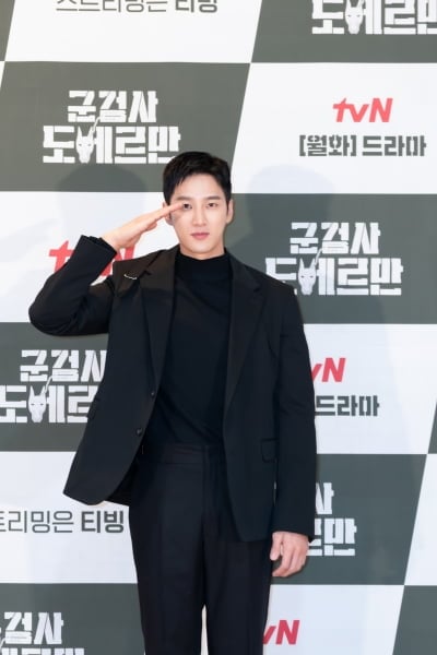 안보현, "'태후'·현역→ 세 번째 군복…사복보다 편하다" ('군검사 도베르만')