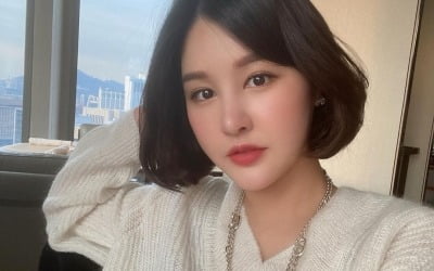 '딸 출산' 박은지, "볼륨 빵빵" 스타일에 만족…명품 H사 목걸이로 우아함 추가 [TEN★]