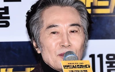 적나라한 성생활 폭로…前 여친의 책 팔이에 끌려나온 76세 백윤식 [TEN스타필드]