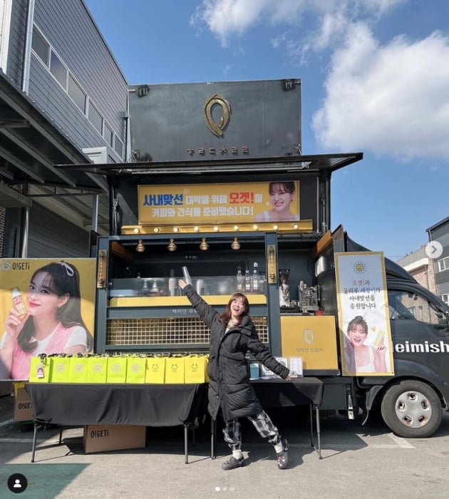 '구구단' 출신 김세정, 커피차 인증...찐 미소 "감사해요~"[TEN★]