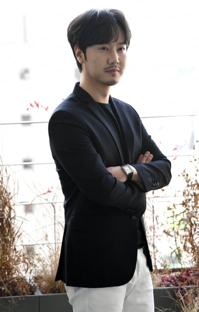 [TEN 포토] 최성훈 '햇빛마저 질투하는 외모'