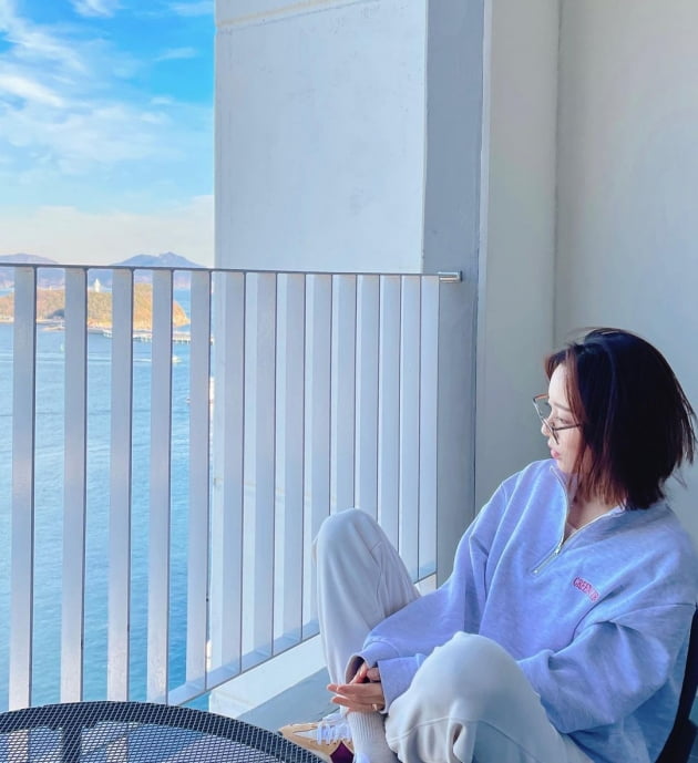 '박성광♥' 이솔이, 아무리 추워도 테라스샷 포기 못 하지 "청량해" [TEN★]