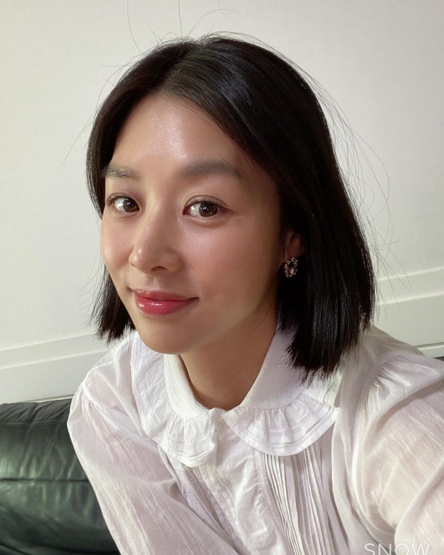 '강경준♥' 장신영, 꽃받침으로 완성한 동안 비주얼…39세 애둘맘의 러블리 매력 [TEN★]