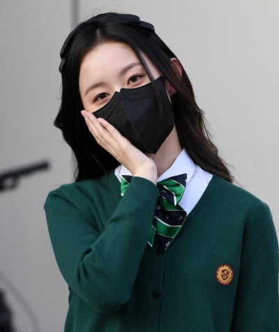 [TEN 포토] 박지후 '청순한 볼하트'