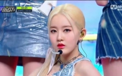 스테이씨, 'RUN2U' 무대 최초 공개 '러블리 비주얼' ('엠카')