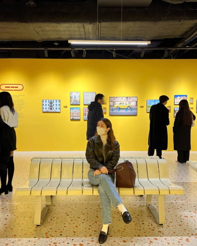 '오뚜기3세' 함연지, 성수동 전시회에서 다리 꼬고 앉아 우아美 "영감 받아" [TEN★]