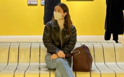 '오뚜기3세' 함연지, 성수동 전시회에서 다리 꼬고 앉아 우아美 "영감 받아" [TEN★]