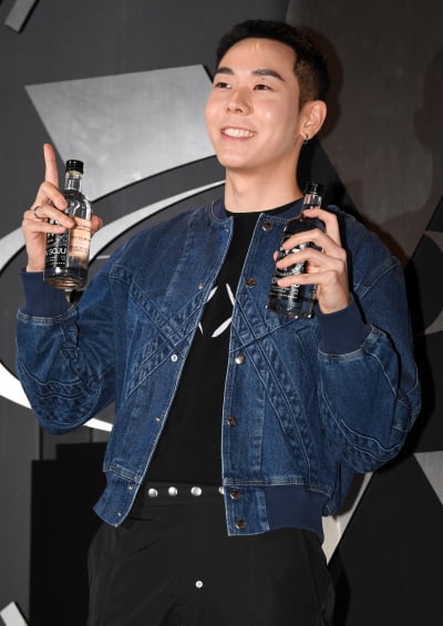 [TEN 포토] 로꼬 '해맑은 꽃미소'