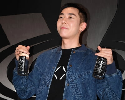 [TEN 포토] 로꼬 '포즈는 귀엽게'
