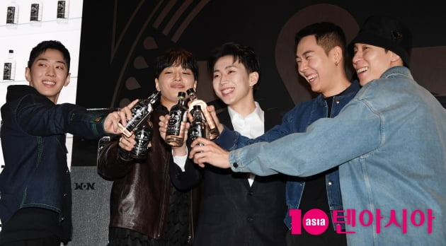 [TEN 포토] 그레이-쌈디-박재범-로꼬-DJ 펌킨 '우리소주 대박을 기원하며'