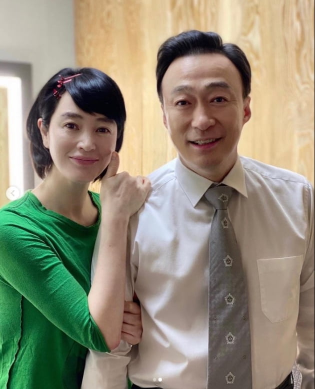 김혜수, 이성민, 김무열과 다정하게...엄지척[TEN★]
