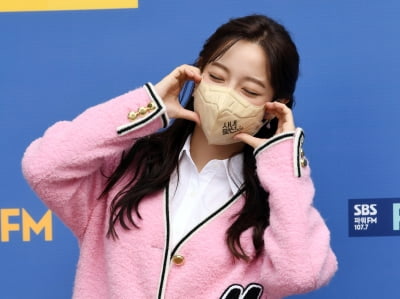 [TEN 포토] 김세정 '느낌있는 볼하트'