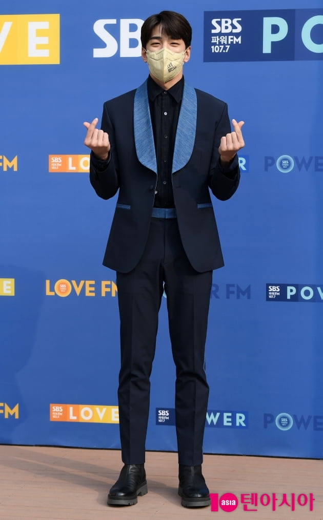 [TEN 포토] 김민규 '우월한 기럭지'