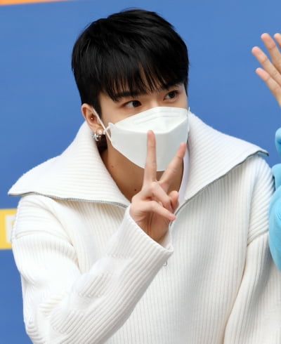 [TEN 포토] 트레저 아사히 '깜찍하게 브~이'