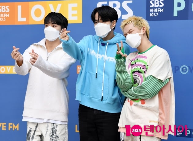 [TEN 포토] 트레저 아사히-윤재혁-최현석 '치명적인 하트 발사'