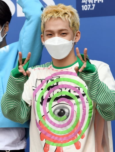 [TEN 포토] 트레저 최현석 '귀요미 브이'