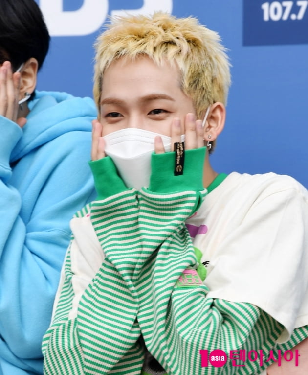 [TEN 포토] 트레저 최현석 '깨발랄 포즈에 귀염뽀작'