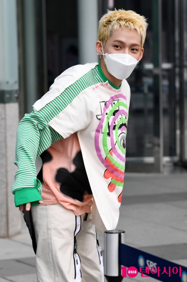 [TEN 포토] 트레저 최현석 '오늘도 열일하는 비주얼'