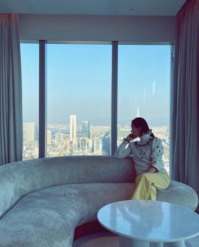 '장동건♥' 고소영, 딸 생일에 기뻐하는 51세 애둘맘…으리으리한 시티뷰 야경은 덤[TEN★]