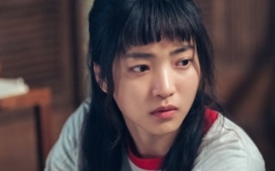 김태리X보나, 심각한 태양고 단체샷 '폭풍전야' ('스물다섯 스물하나')