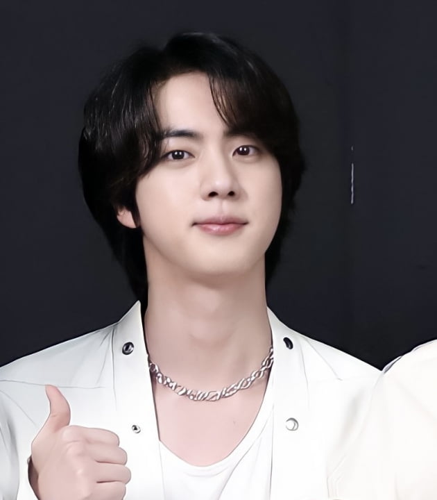 방탄소년단 진 'Yours' 빌보드 역주행 하면서 탑 뮤지션(TOP MUSICIAN JIN) 등극